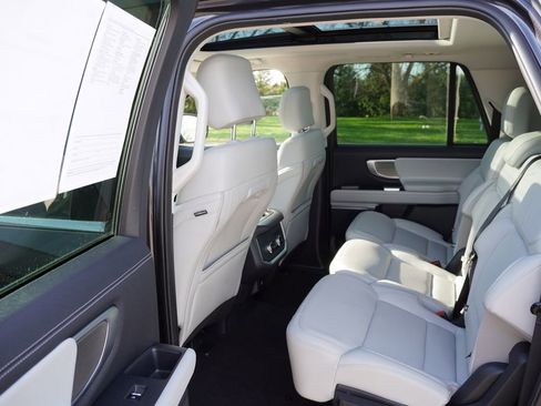 Certified 2025 Ford Expedition Max Platinum AWD/4WD image 17