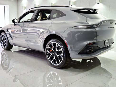 Used 2022 Aston Martin DBX DBX image 7