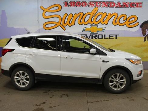 Used 2019 Ford Escape SE FWD image 1