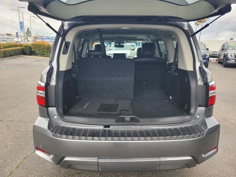 Used 2024 Nissan Armada SL image 11