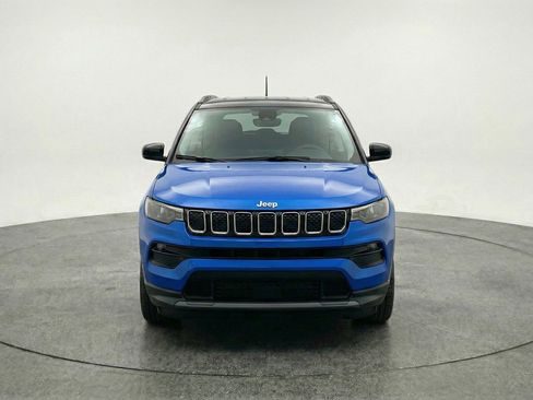 Used 2025 Jeep Compass Limited AWD/4WD image 2