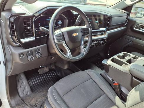 Used 2024 Chevrolet Silverado 1500 LT image 4
