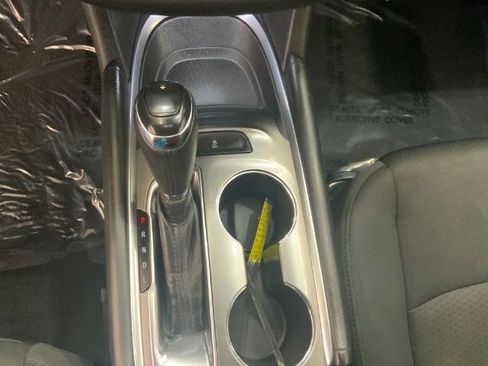 Used 2017 Chevrolet Malibu LT FWD image 16
