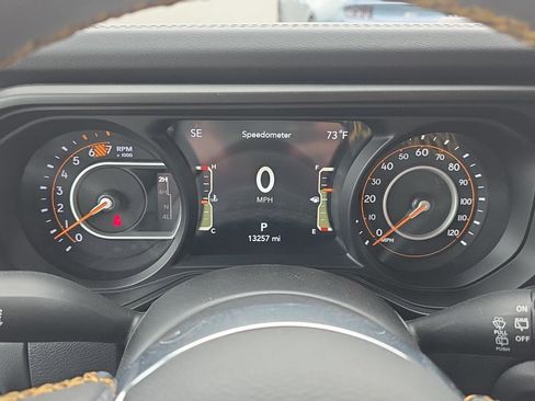 Used 2024 Jeep Wrangler Unlimited Sahara w/ Technology Group AWD/4WD image 13