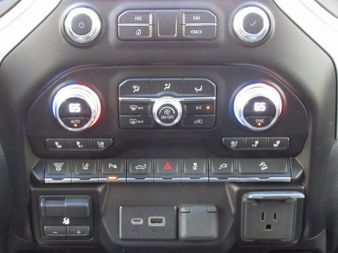 Used 2023 GMC Sierra 3500 SLT w/ SLT Premium Package AWD/4WD image 34