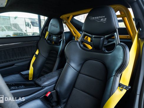 Used 2018 Porsche 911 GT2 RS RWD image 4