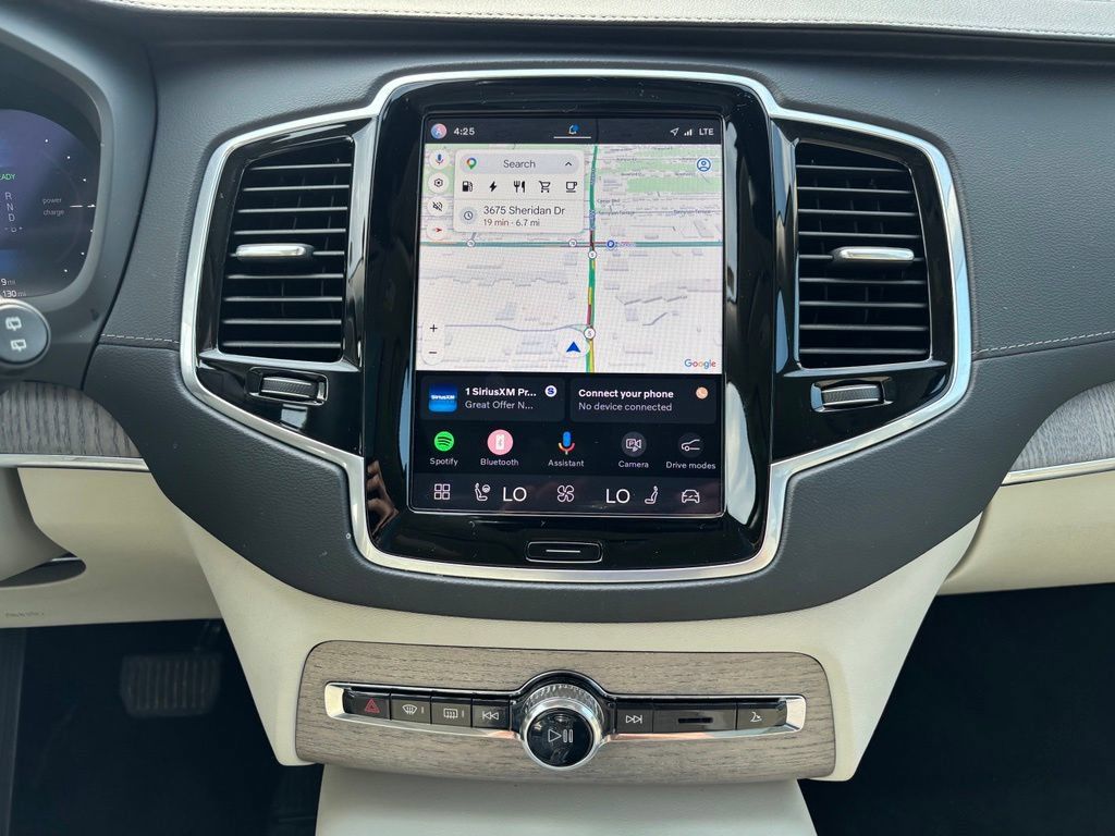 Certified 2024 Volvo XC90 T8 Ultimate w/ Protection Package Premier AWD/4WD image 9