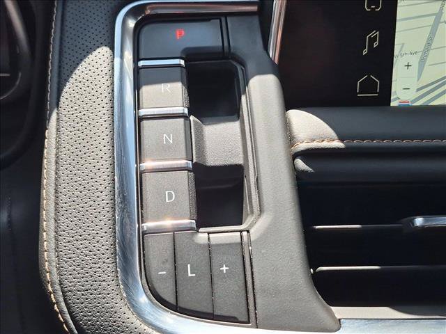 Used 2024 GMC Yukon XL AT4 w/ Technology Package AWD/4WD image 12