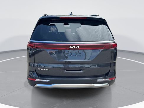 Used 2023 Kia Carnival SX FWD image 7