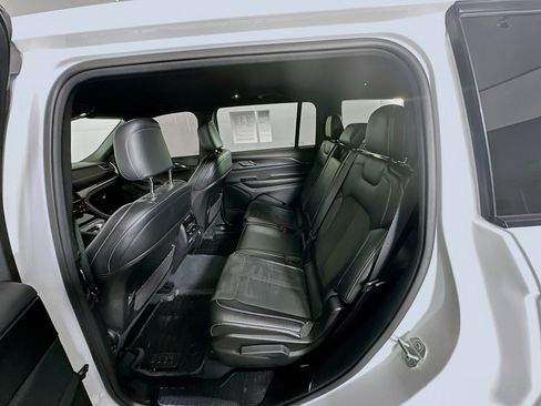 Used 2023 Jeep Grand Cherokee L Laredo image 25