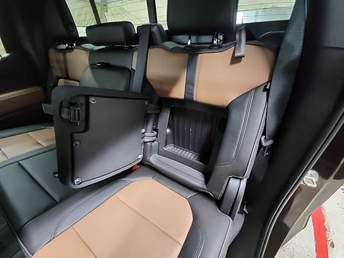 Used 2019 Chevrolet Silverado 1500 High Country w/ Technology Package AWD/4WD image 42