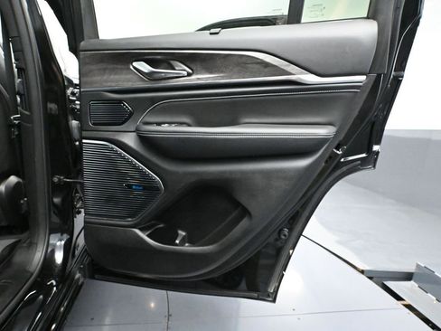 Used 2022 Jeep Grand Cherokee Overland w/ Luxury Tech Group IV image 48