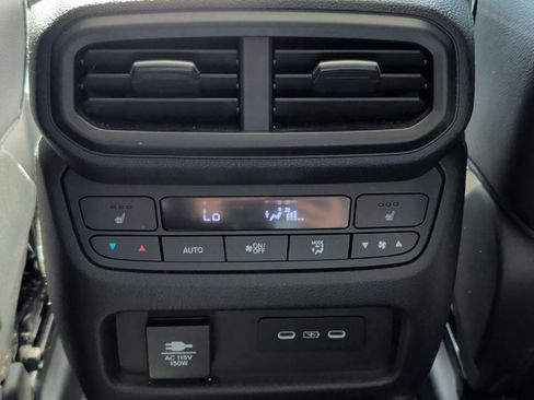 Used 2025 Honda Pilot Elite image 26