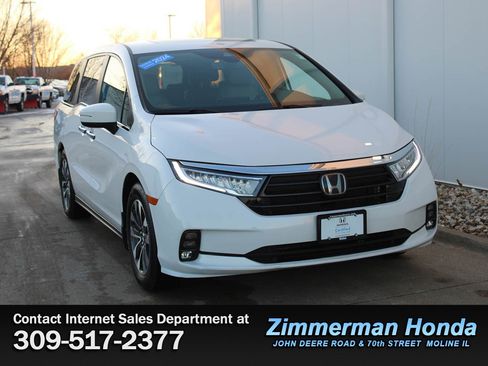 Certified 2024 Honda Odyssey EX-L image 3