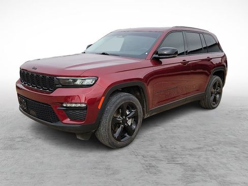 Used 2023 Jeep Grand Cherokee Limited w/ Black Appearance Package AWD/4WD image 5