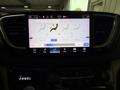 Used 2022 Chrysler Pacifica Touring-L FWD image 26