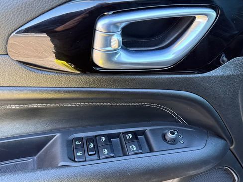 Used 2024 Jeep Compass Latitude w/ Convenience Group image 11