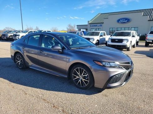 Used 2024 Toyota Camry SE image 19