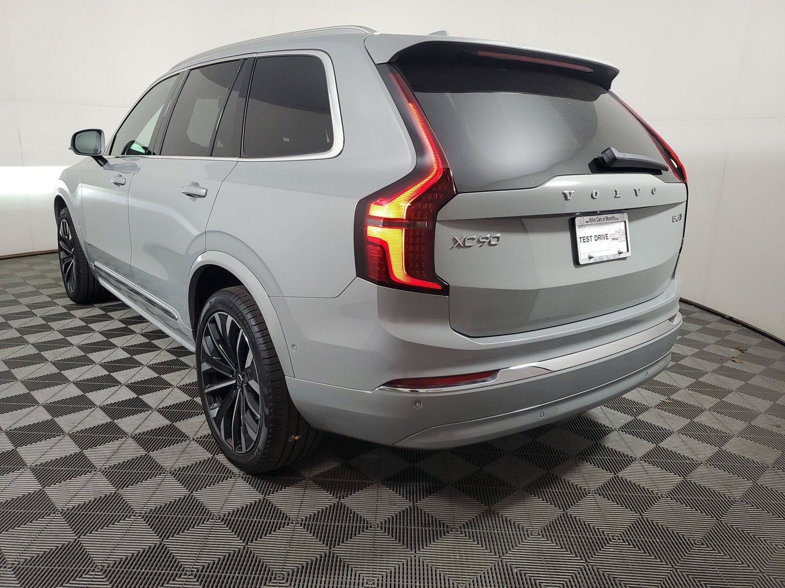 Certified 2026 Volvo XC90 B6 Plus AWD/4WD image 4