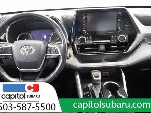 Used 2022 Toyota Highlander XLE AWD/4WD image 15