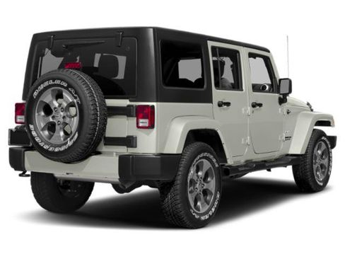 Used 2015 Jeep Wrangler Unlimited Sahara w/ Connectivity Group AWD/4WD image 2