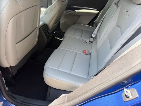 Used 2023 Cadillac XT4 Luxury w/ Cold Weather Package FWD image 21