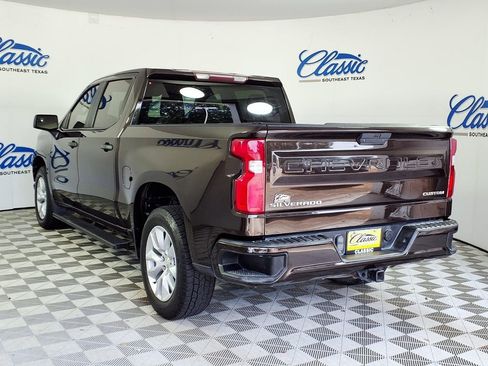 Used 2020 Chevrolet Silverado 1500 Custom w/ Custom Value Package RWD image 2