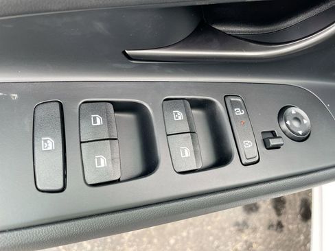 New 2025 Hyundai Elantra SEL image 38