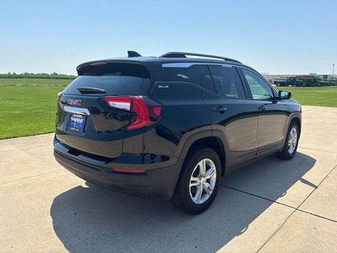 Used 2023 GMC Terrain SLE w/ Driver Convenience Package FWD image 9