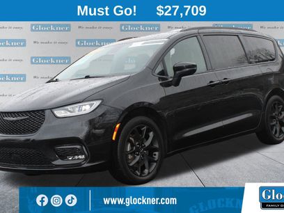 Used 2023 Chrysler Pacifica Touring-L w/ S Appearance Package