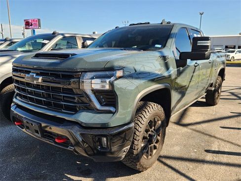 Used 2025 Chevrolet Silverado 2500 LTZ w/ LTZ Plus Package image 3