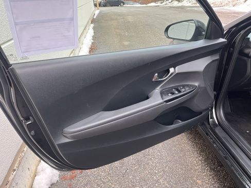 Used 2019 Hyundai Veloster 2.0 Premium image 14