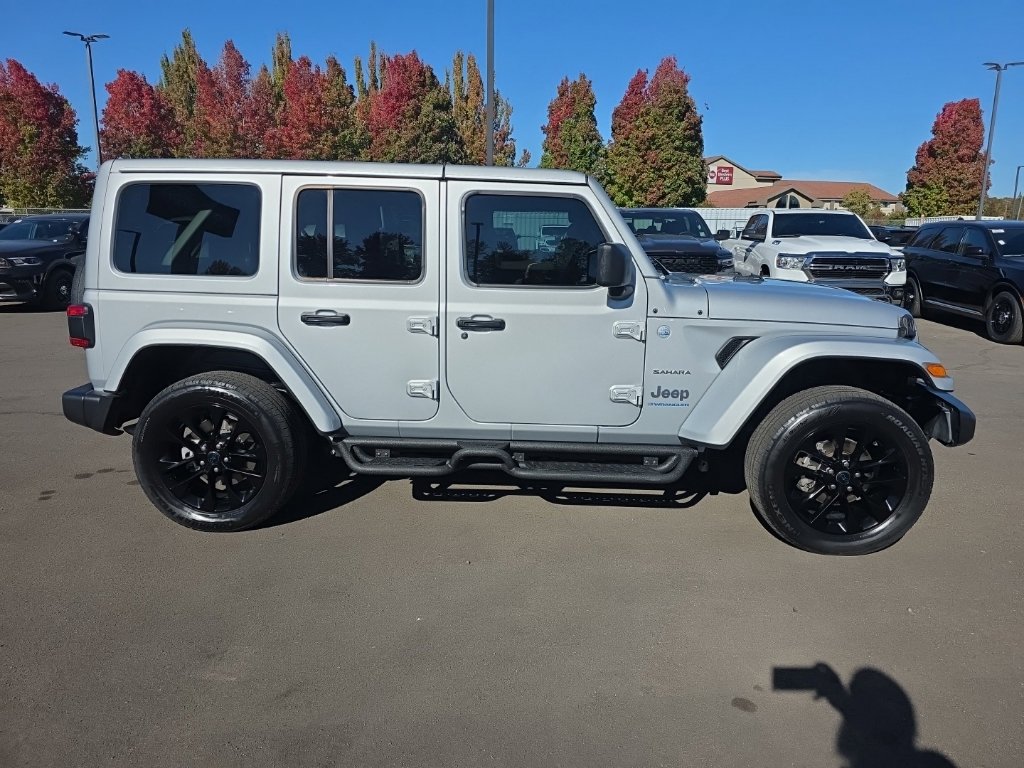 Used 2024 Jeep Wrangler Unlimited Sahara w/ Technology Group AWD/4WD image 6