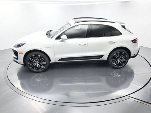 Certified 2026 Porsche Macan AWD/4WD image 35