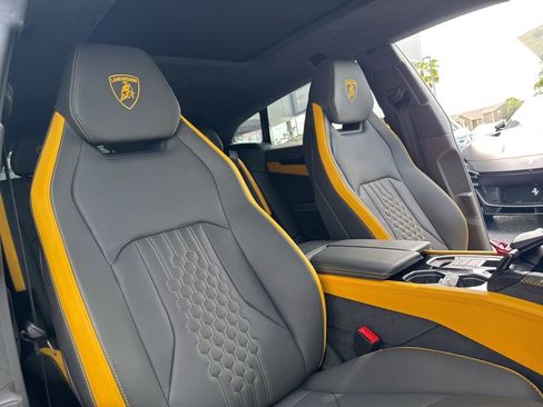 Used 2025 Lamborghini Urus SE AWD/4WD image 11