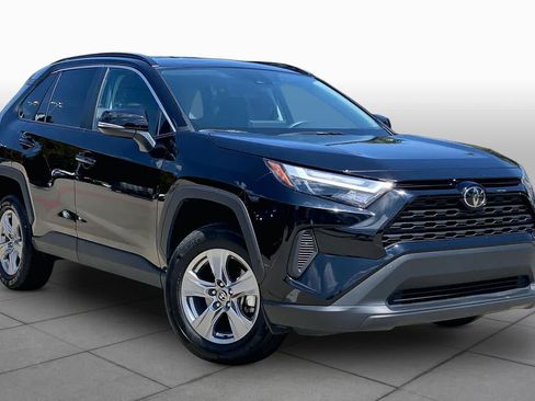 Used 2025 Toyota RAV4 XLE FWD image 3