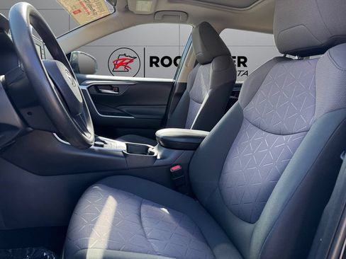 Certified 2019 Toyota RAV4 XLE w/ Convenience Package AWD/4WD image 10