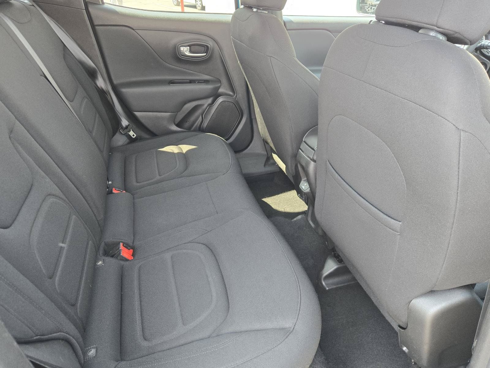 Used 2022 Jeep Renegade Latitude AWD/4WD image 31