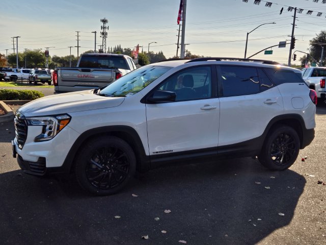 Used 2023 GMC Terrain SLE w/ Driver Convenience Package FWD image 7
