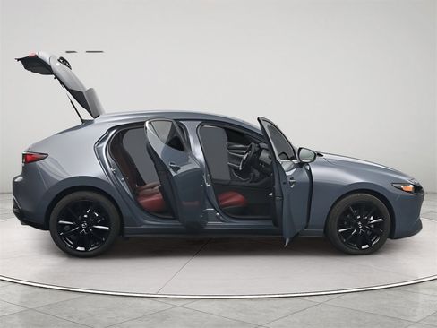 Certified 2025 MAZDA MAZDA3 Carbon image 31