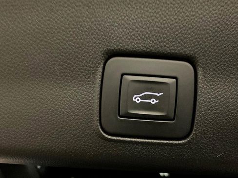 Used 2023 Chevrolet TrailBlazer RS w/ Sun and Liftgate Package image 11