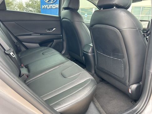 Used 2022 Hyundai Elantra Limited image 28