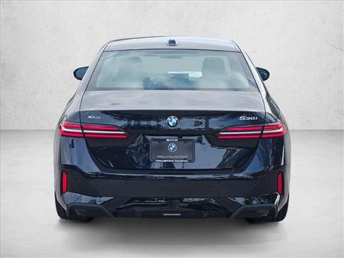 Used 2026 BMW 530i xDrive w/ M Sport Package AWD/4WD image 6