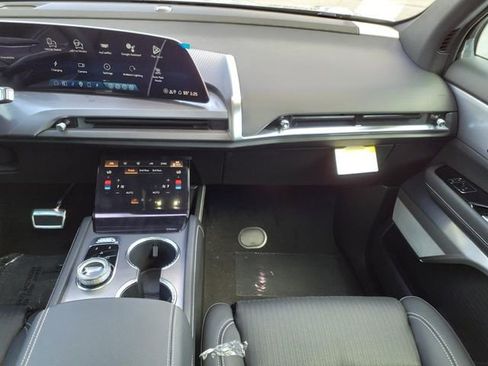 New 2026 Cadillac Vistiq Luxury image 17