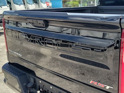Used 2025 Chevrolet Silverado 1500 RST w/ Convenience Package II RWD image 10