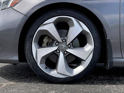 Used 2018 Honda Accord Touring image 19