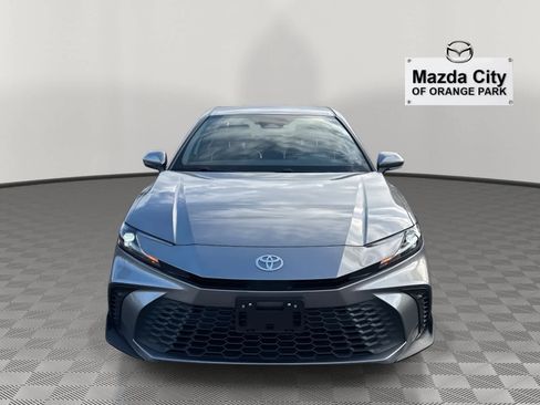 Used 2025 Toyota Camry SE image 2