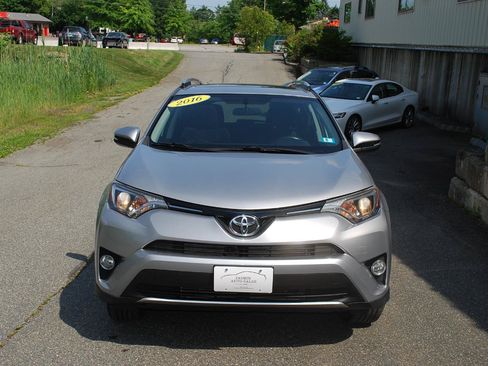 Used 2016 Toyota RAV4 XLE AWD/4WD image 2