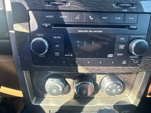 Used 2012 Jeep Liberty Limited AWD/4WD image 19