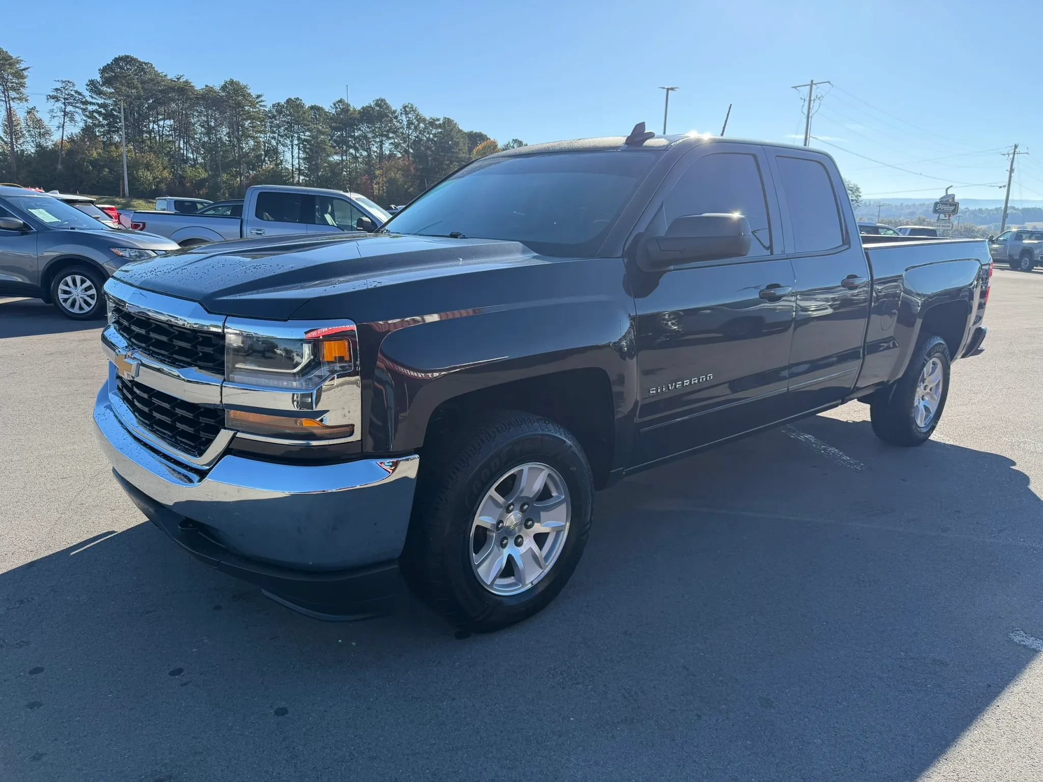 Used 2016 Chevrolet Silverado 1500 LT w/ Trailering Package AWD/4WD image 2